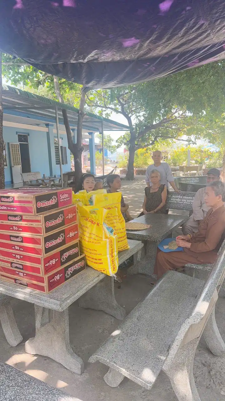 Nữ tỷ phú Hạnh Dung trở lại thăm mái ấm tình thương Khánh Hội sau hơn một thập kỷ xa cách