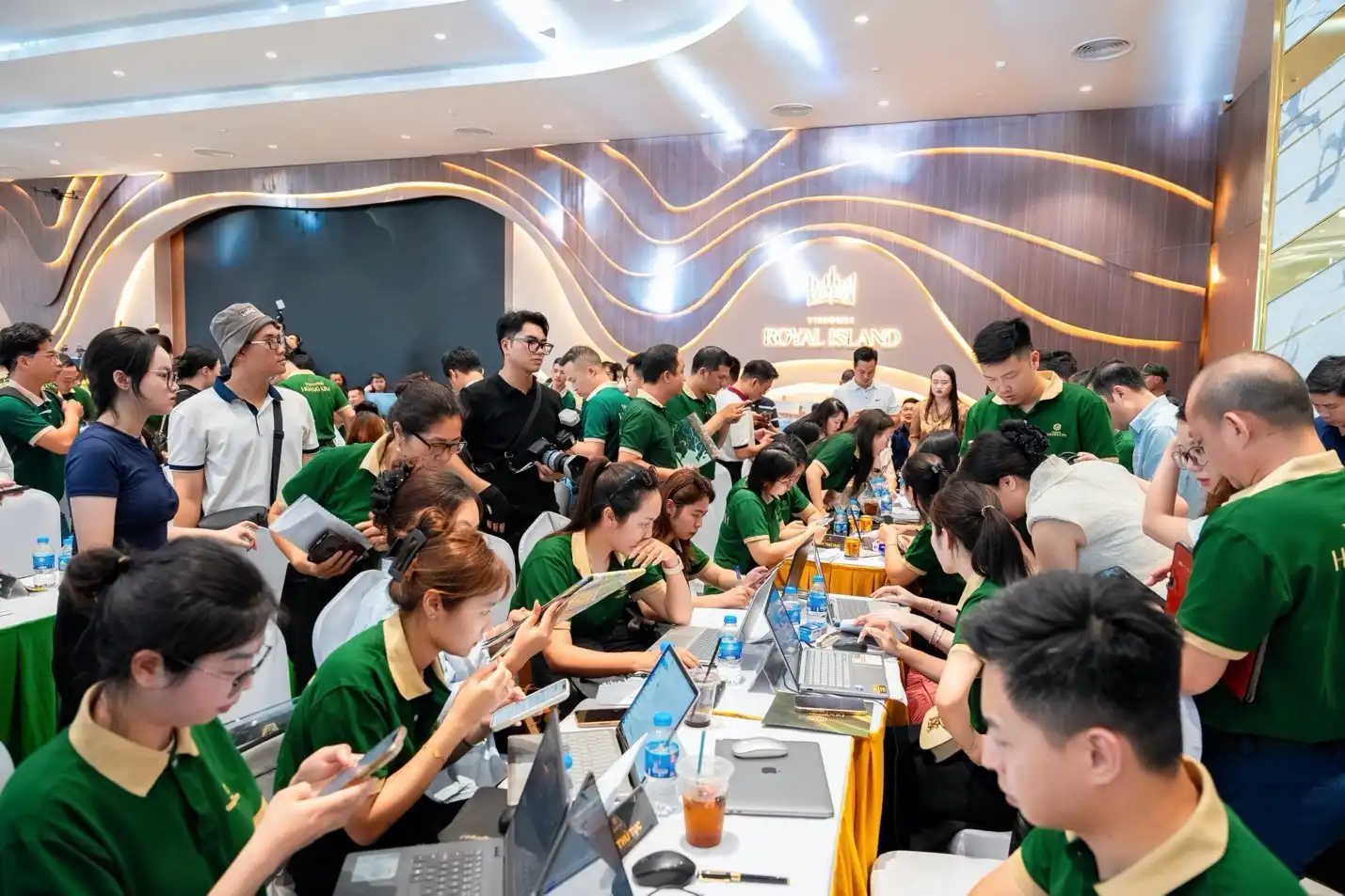 ĐẠI CHIẾN RÁP CĂN – VINHOMES GOLDEN CITY CHÍNH THỨC SOLD OUT 100% GIỎ HÀNG ĐẦU TIÊN