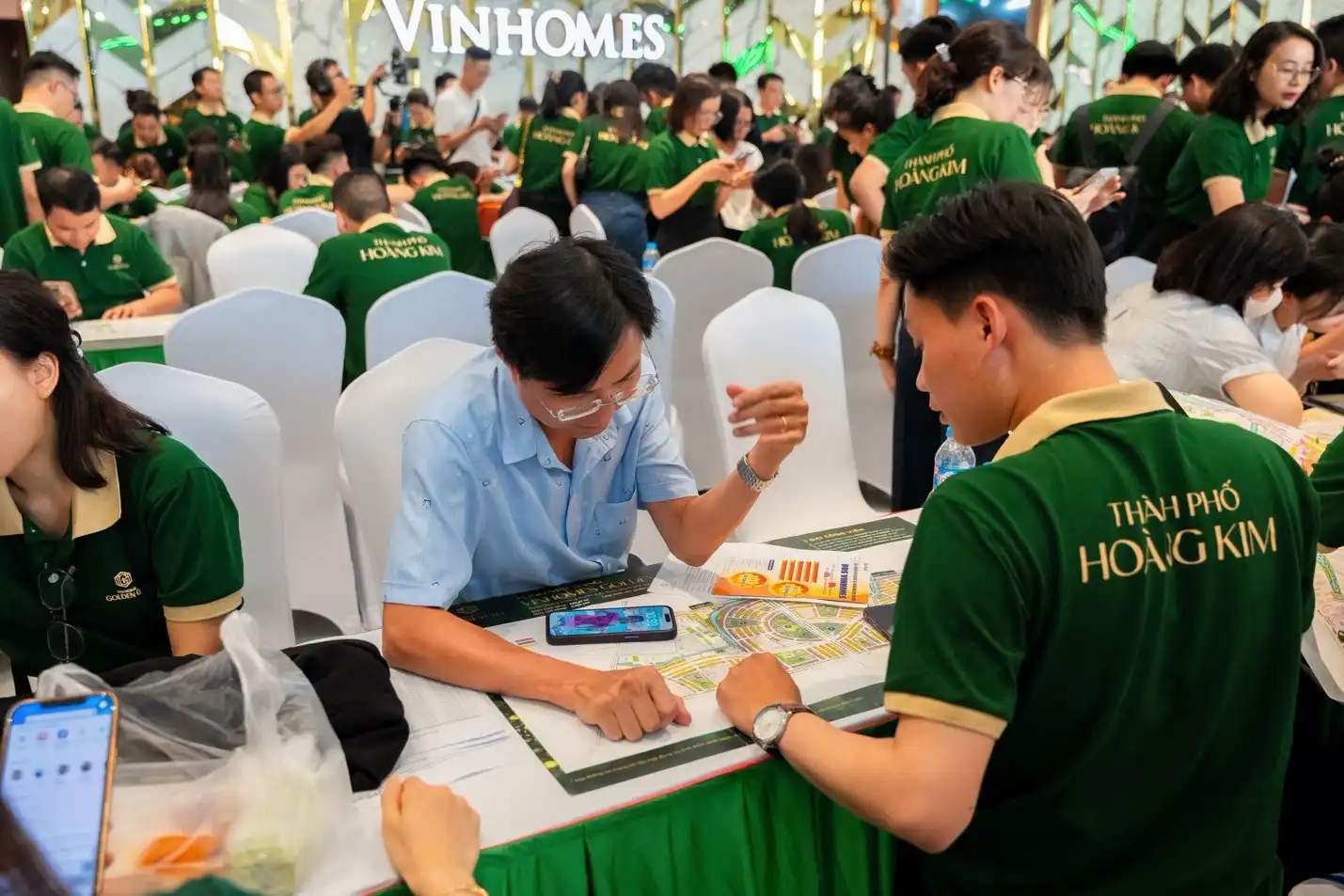 ĐẠI CHIẾN RÁP CĂN – VINHOMES GOLDEN CITY CHÍNH THỨC SOLD OUT 100% GIỎ HÀNG ĐẦU TIÊN