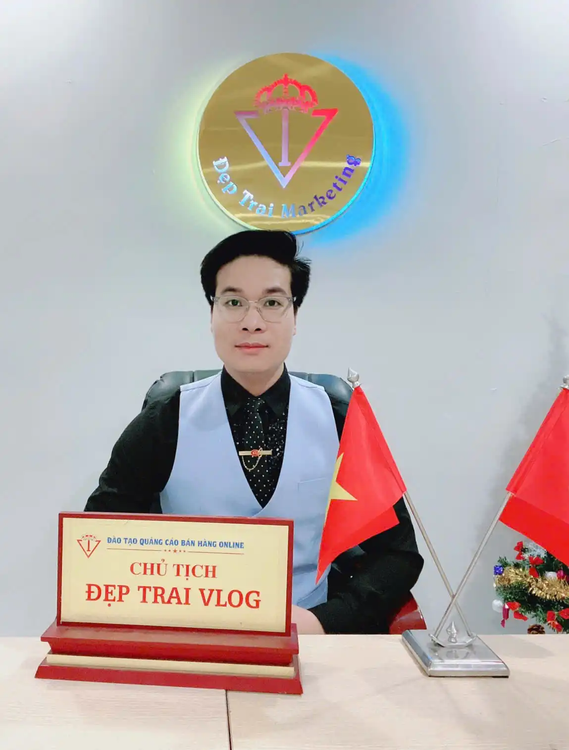 Đẹp Trai Vlog – Từ kỹ sư mỏ đến “thủ lĩnh” bán hàng online với thu nhập khủng