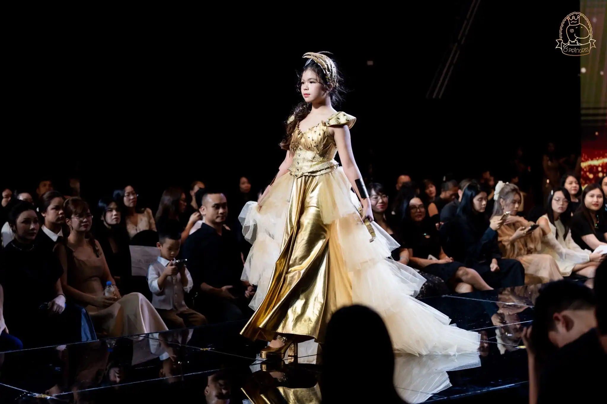 Huỳnh Thanh Như – Vedette Bản Lĩnh Tỏa Sáng Trong Ó Princess Fashion Show 2025