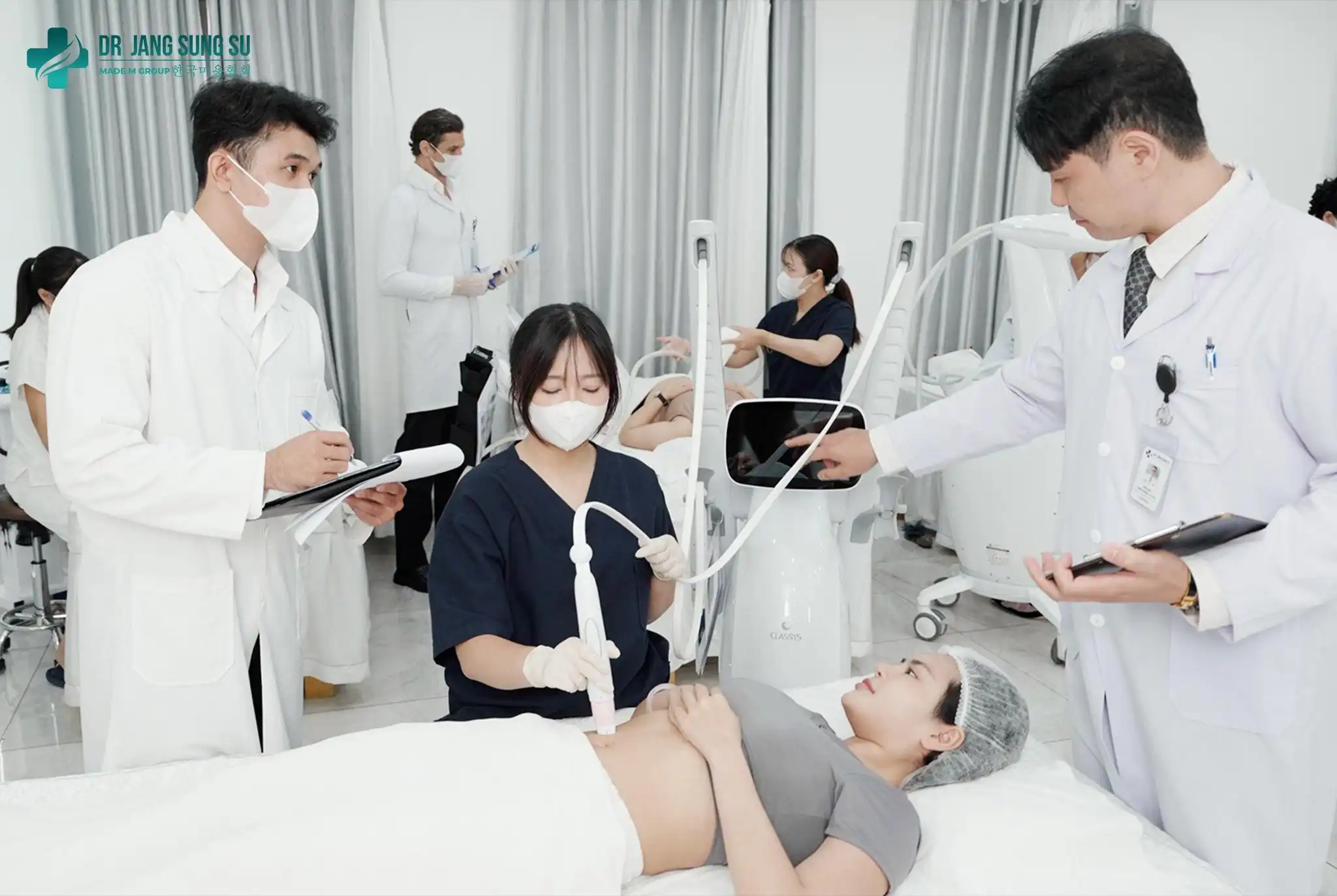 Việt kiều “đổ xô” về Việt Nam làm đẹp với liệu trình Slimtech Lite-X tại Dr. Jang Sung Su