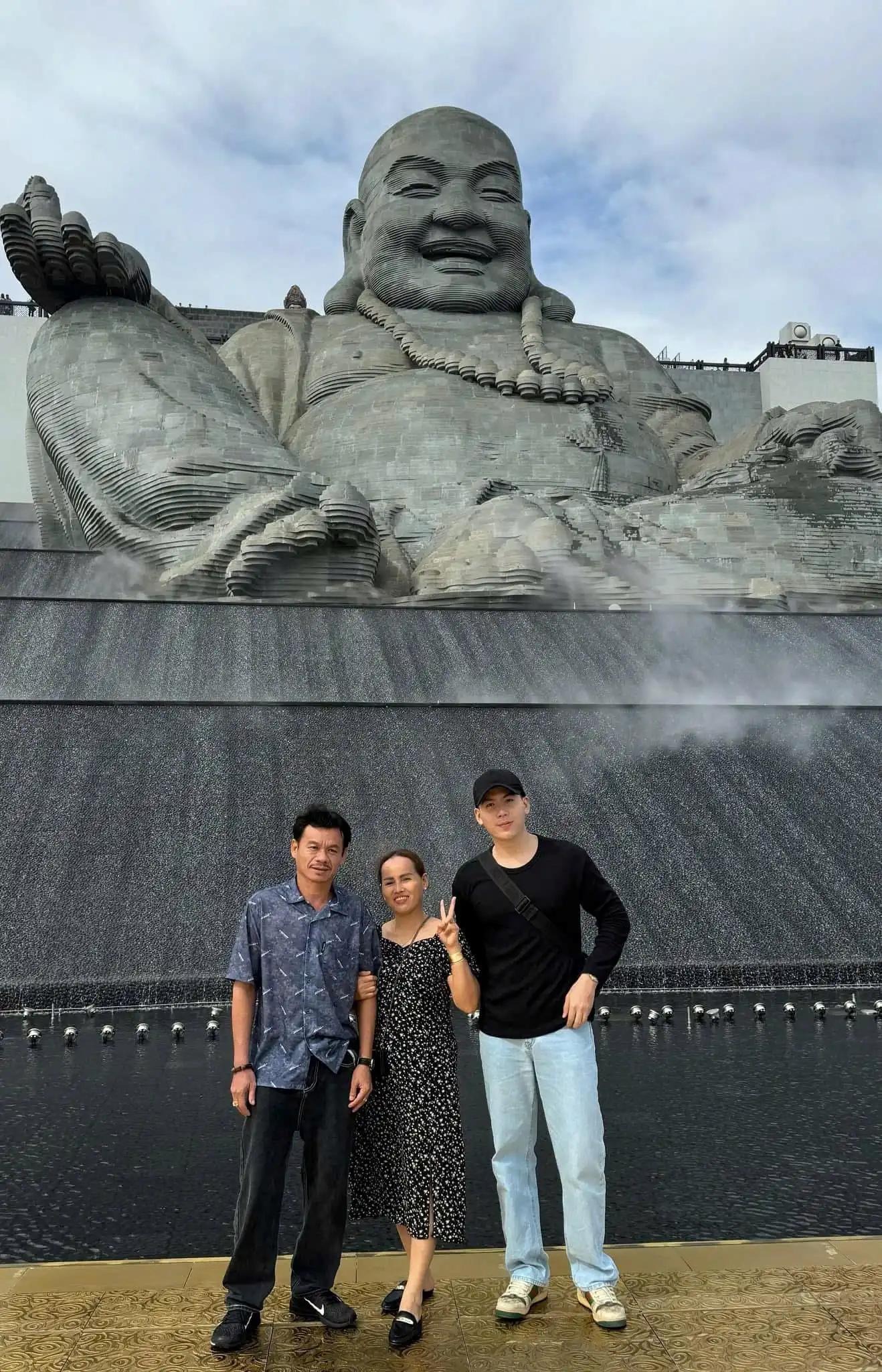 Dẫn ba mẹ đi khắp Việt Nam, hành trình lan tỏa từ những chuyến đi chậm